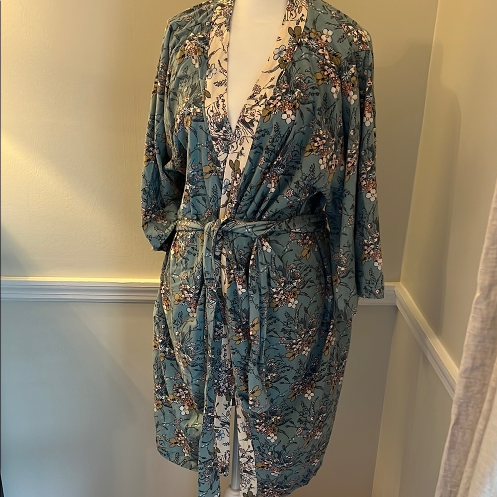 Vera Bradley Green and Cream Paisley Robe